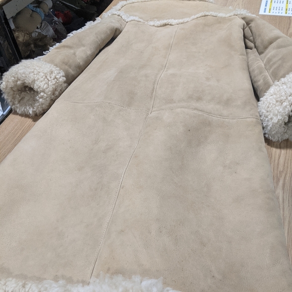 CHARITY FUNDRAISER - Authentic lambskin women's coat size small / medium - Picture 8 of 17